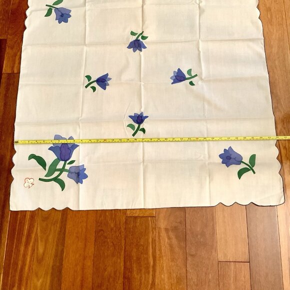 Appliquéd Pansy Flowers Blue On White Square Tablecloth 33.5”x34” Rolled Hem - Picture 10 of 11